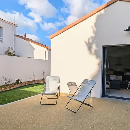 Maison Neuve De Plain-pied Avec Exterieur