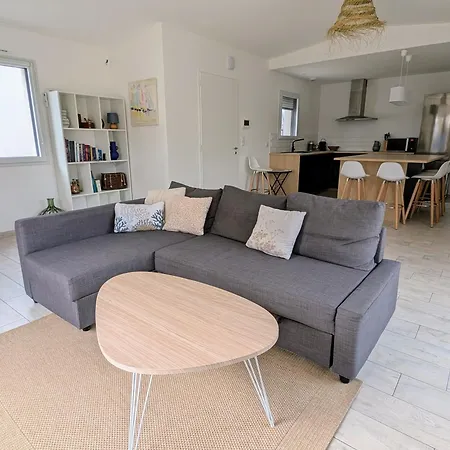 Maison Neuve De Plain-pied Avec Exterieur Nyaraló *