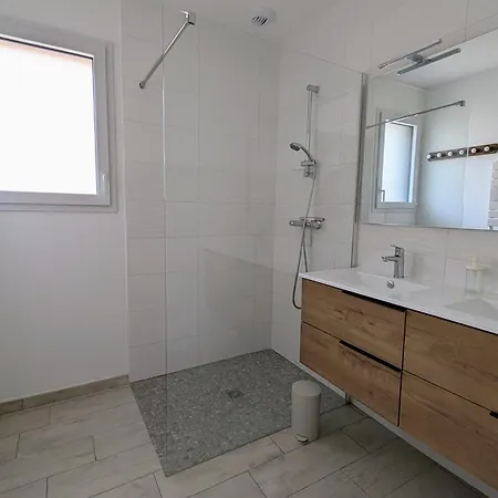 Maison Neuve De Plain-pied Avec Exterieur *