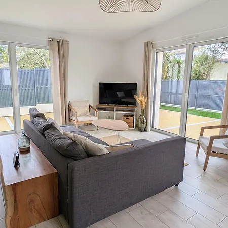 Maison Neuve De Plain-pied Avec Exterieur Nyaraló