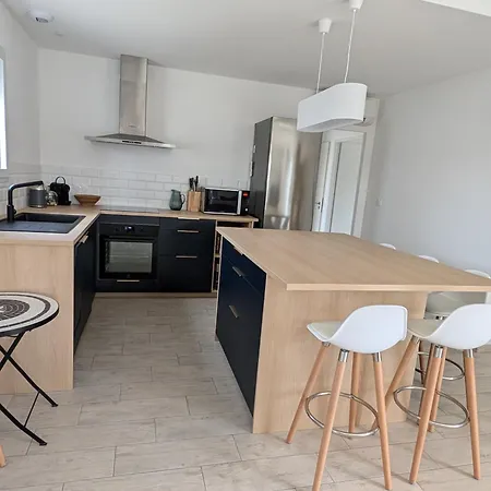 Maison Neuve De Plain-pied Avec Exterieur Nyaraló