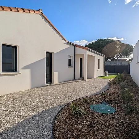 Maison Neuve De Plain-pied Avec Exterieur