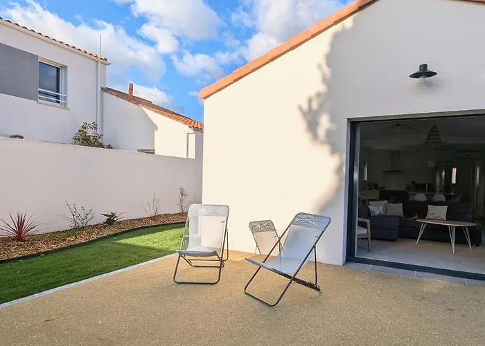 Maison Neuve De Plain-pied Avec Extérieur