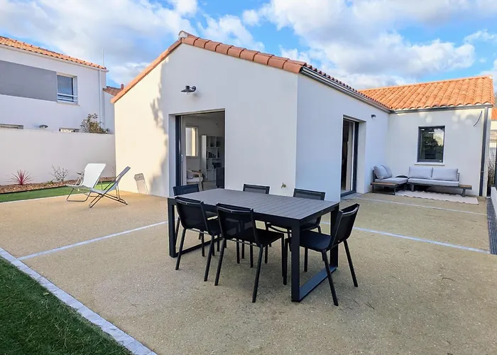 Maison Neuve De Plain-pied Avec Extérieur *