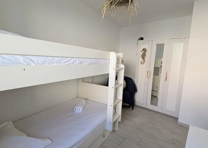 Maison Neuve De Plain-pied Avec Extérieur *