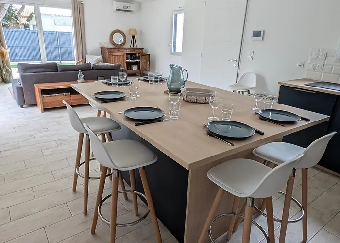 Maison Neuve De Plain-pied Avec Extérieur *