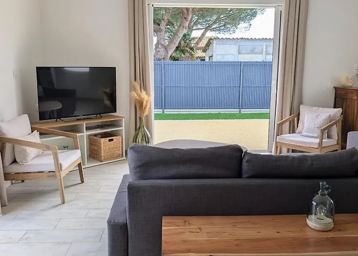 Maison Neuve De Plain-pied Avec Extérieur